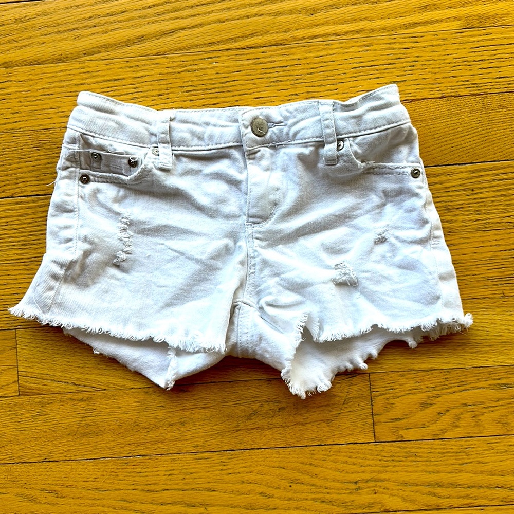 Tractr Girls Size 7 White Denim Distressed Cutoff Shorts.  Excellent condition!